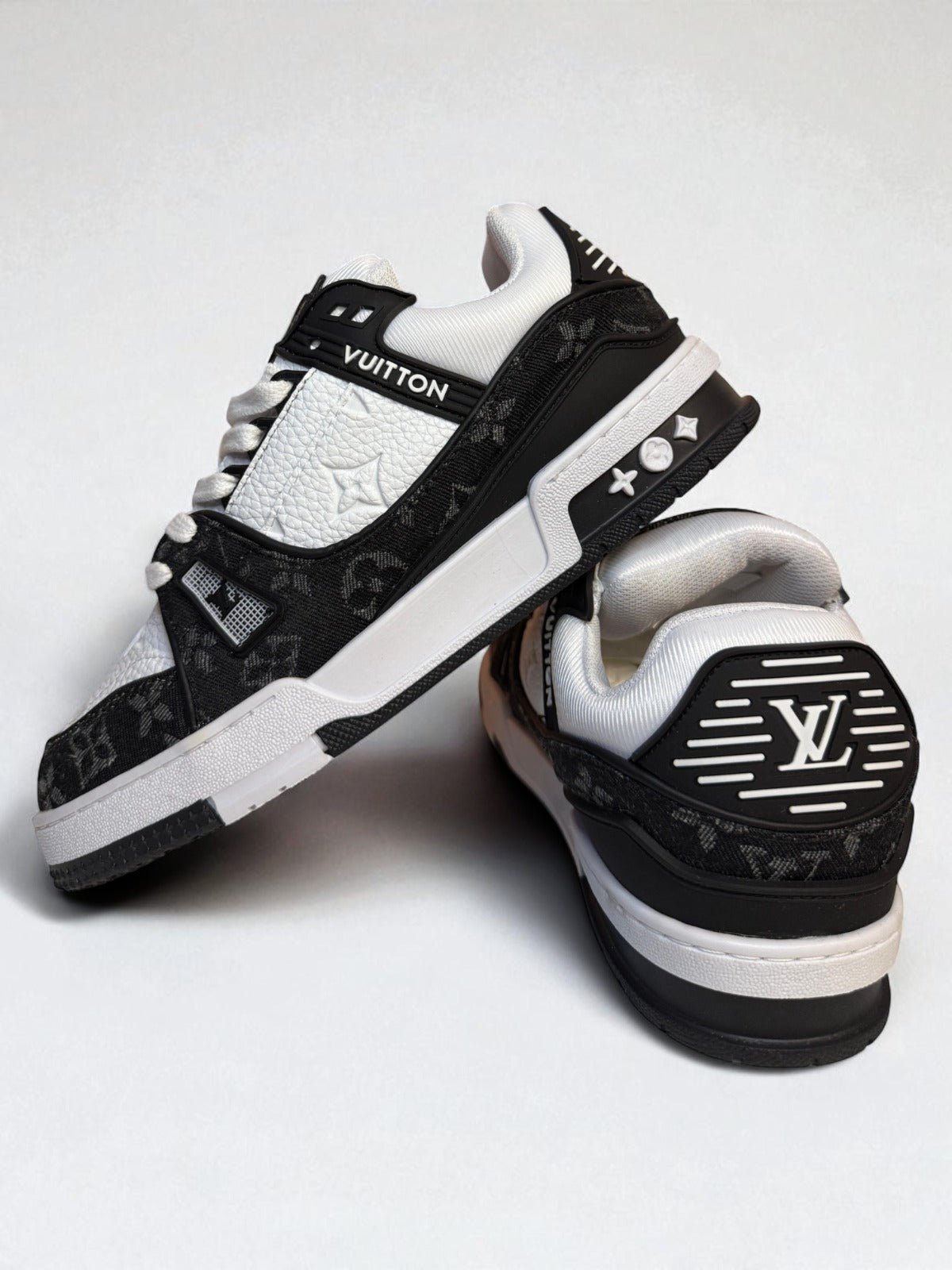 Louis Vuitton Trainers Black&White