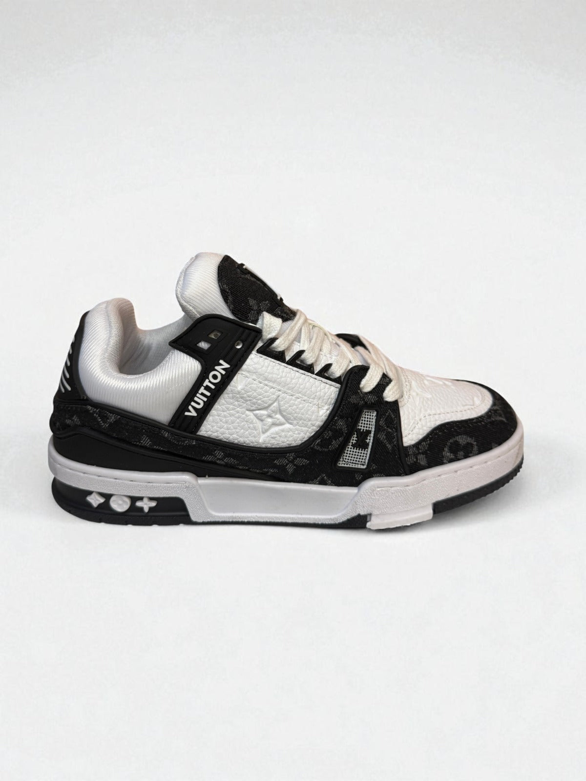 Louis Vuitton Trainers Black&White