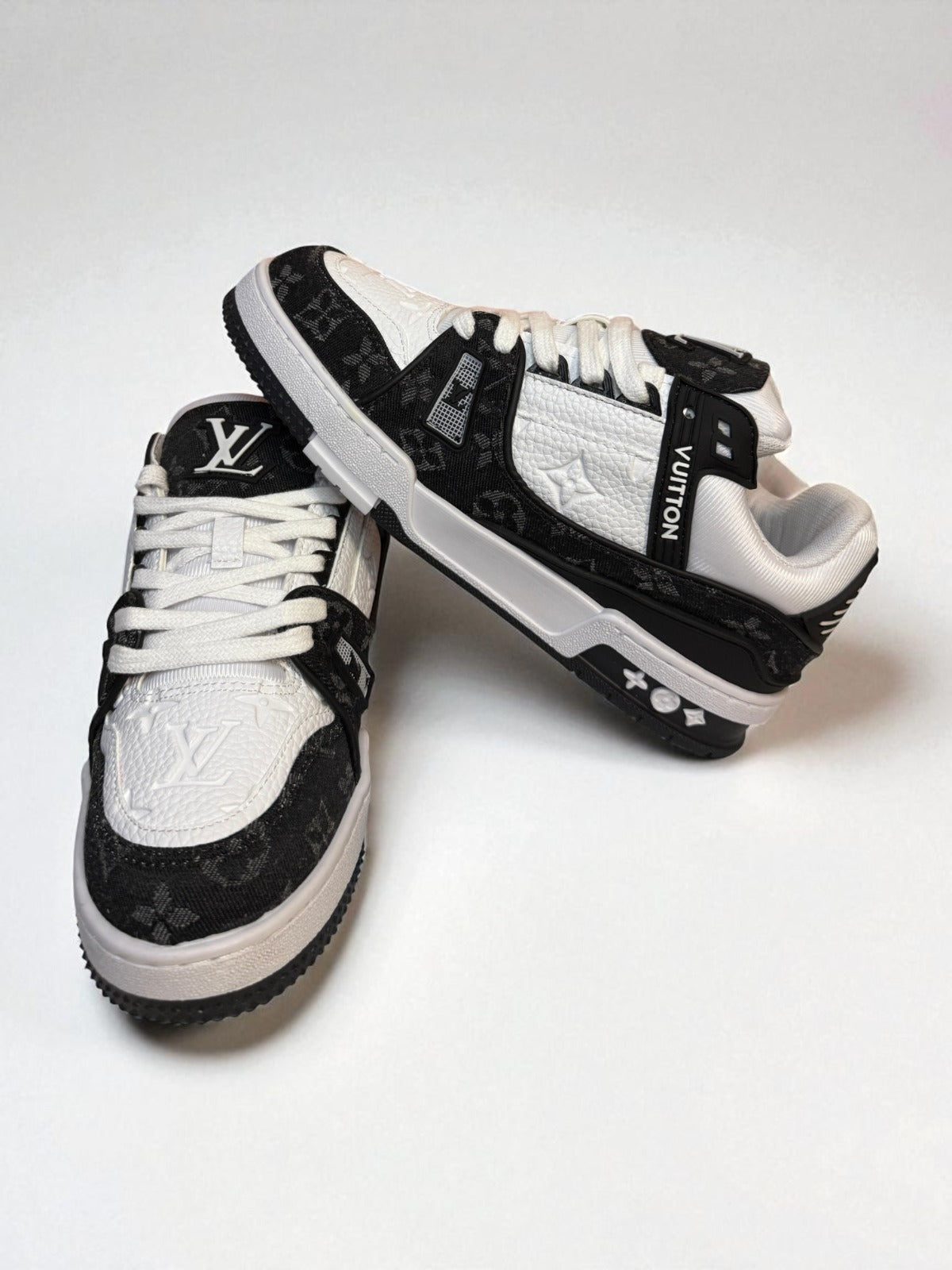 Louis Vuitton Trainers Black&White