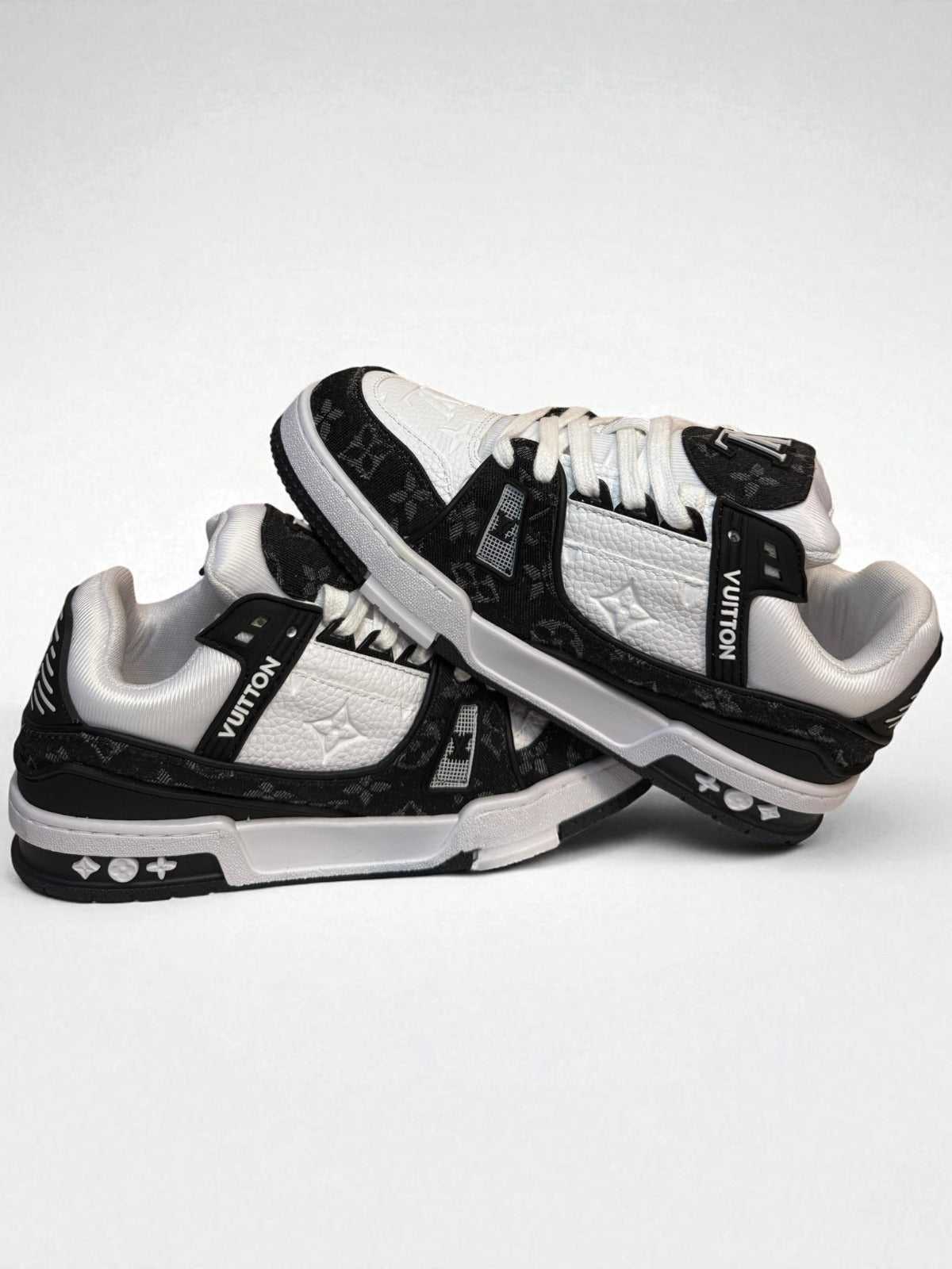 Louis Vuitton Trainers Black&White