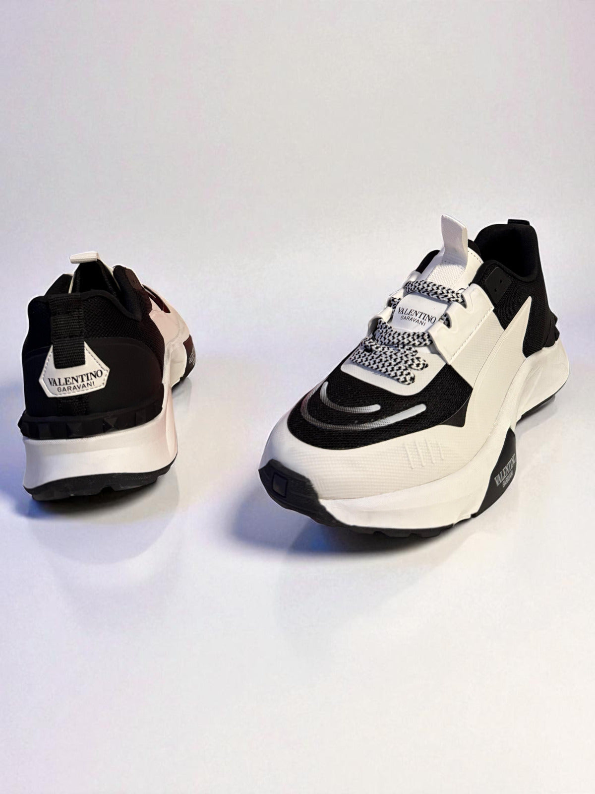 Valentino Garavani True Act Low Top Black&White .