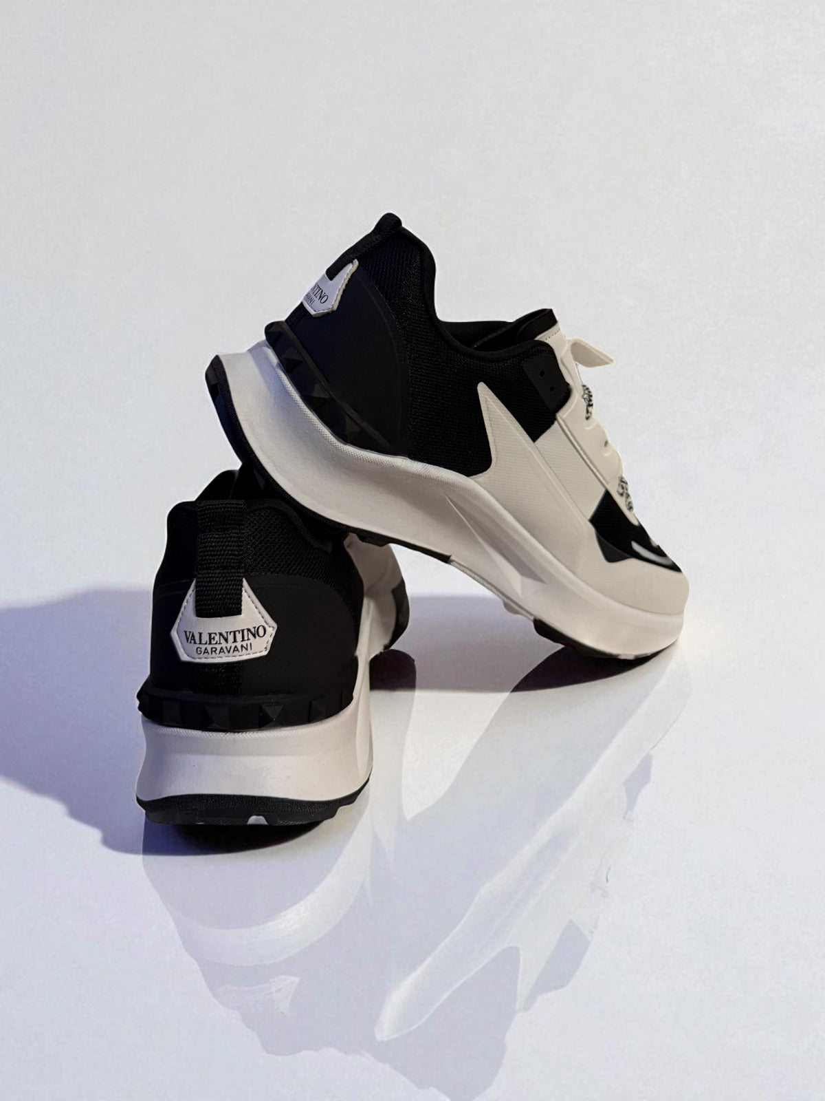Valentino Garavani True Act Low Top Black&White .