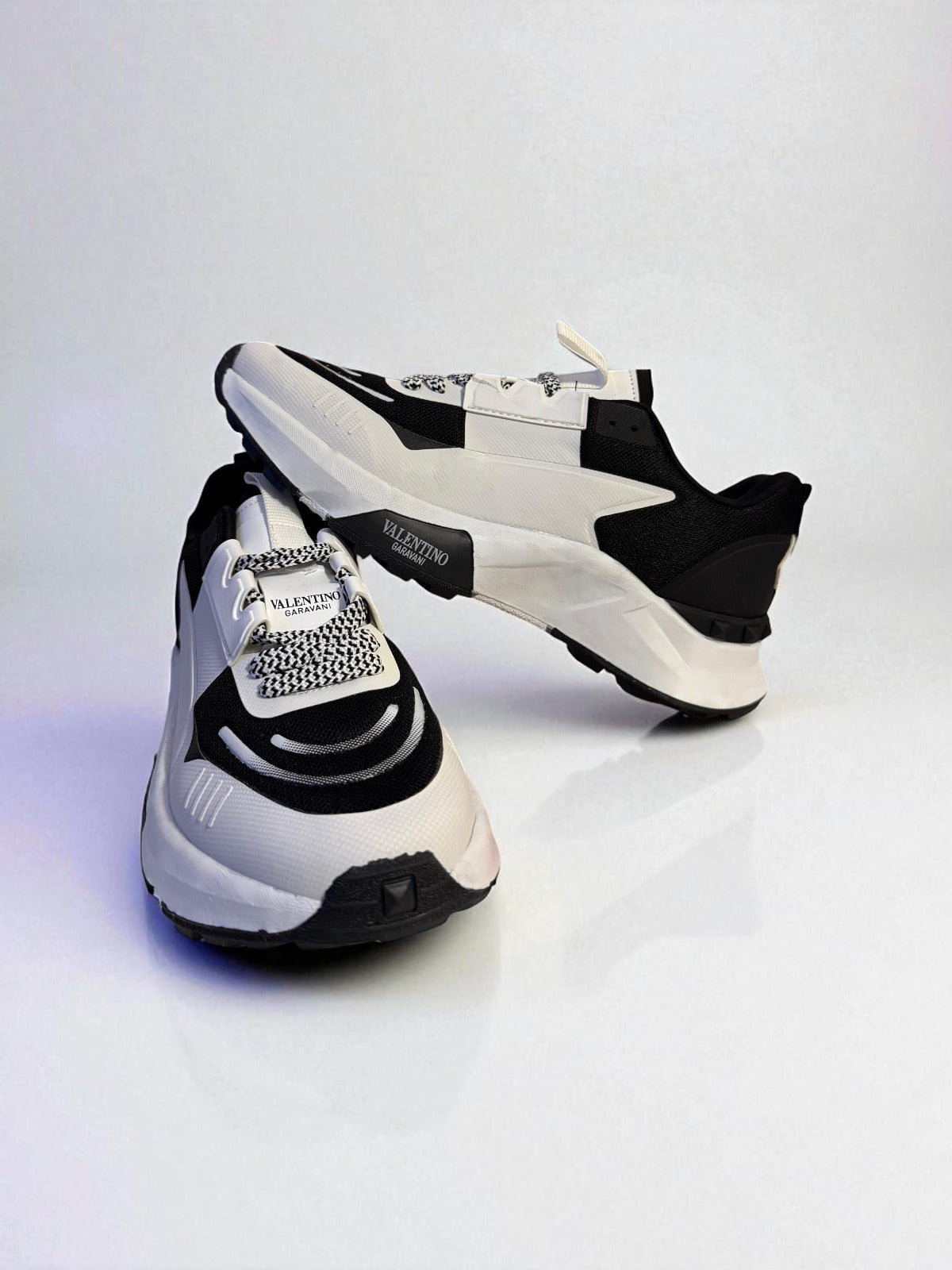 Valentino Garavani True Act Low Top Black&White .