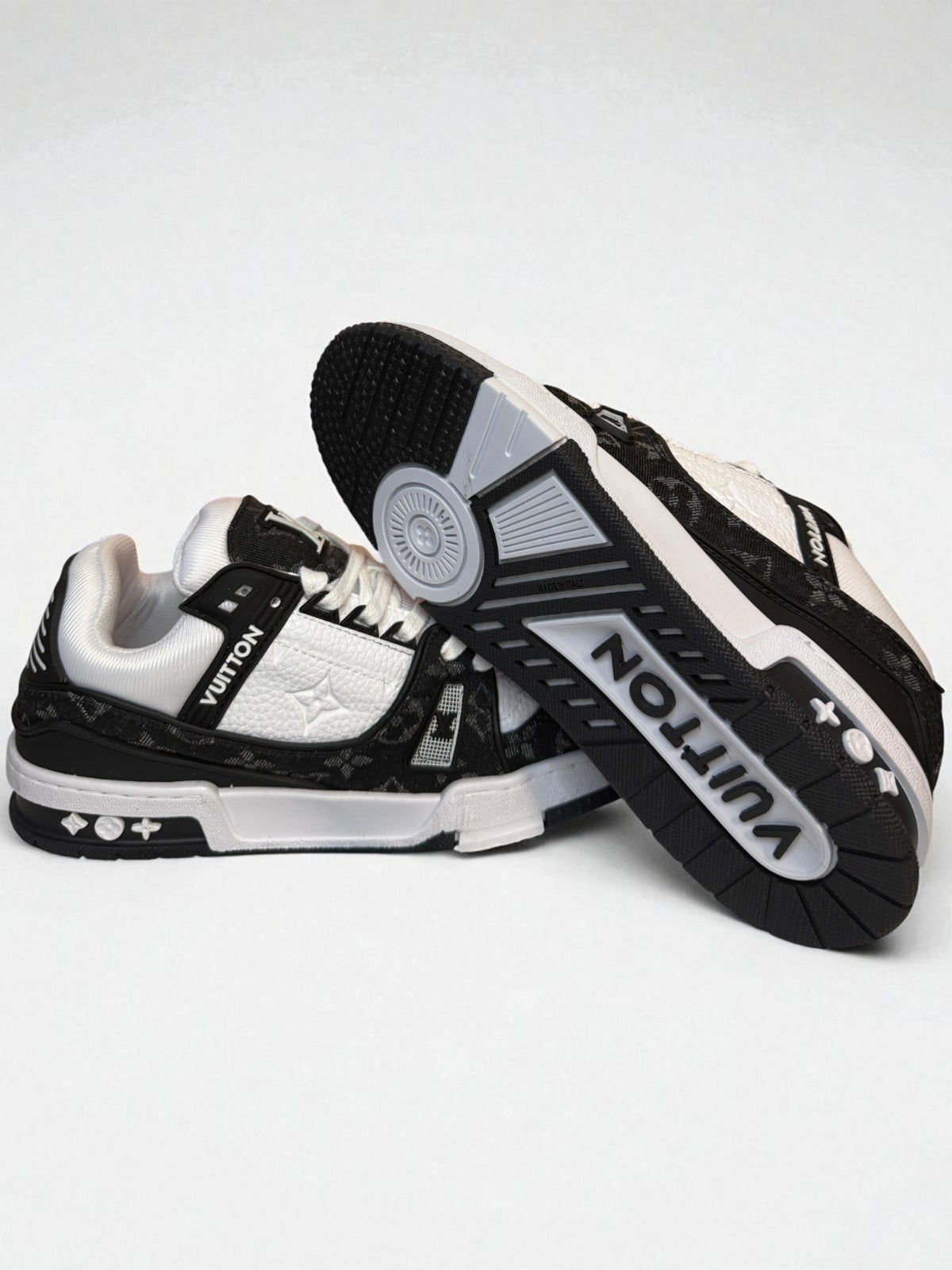 Louis Vuitton Trainers Black&White