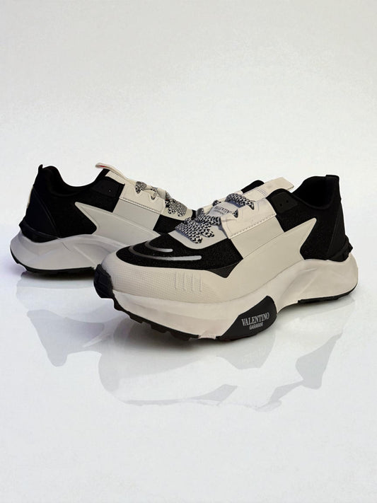 Valentino Garavani True Act Low Top Black&White .